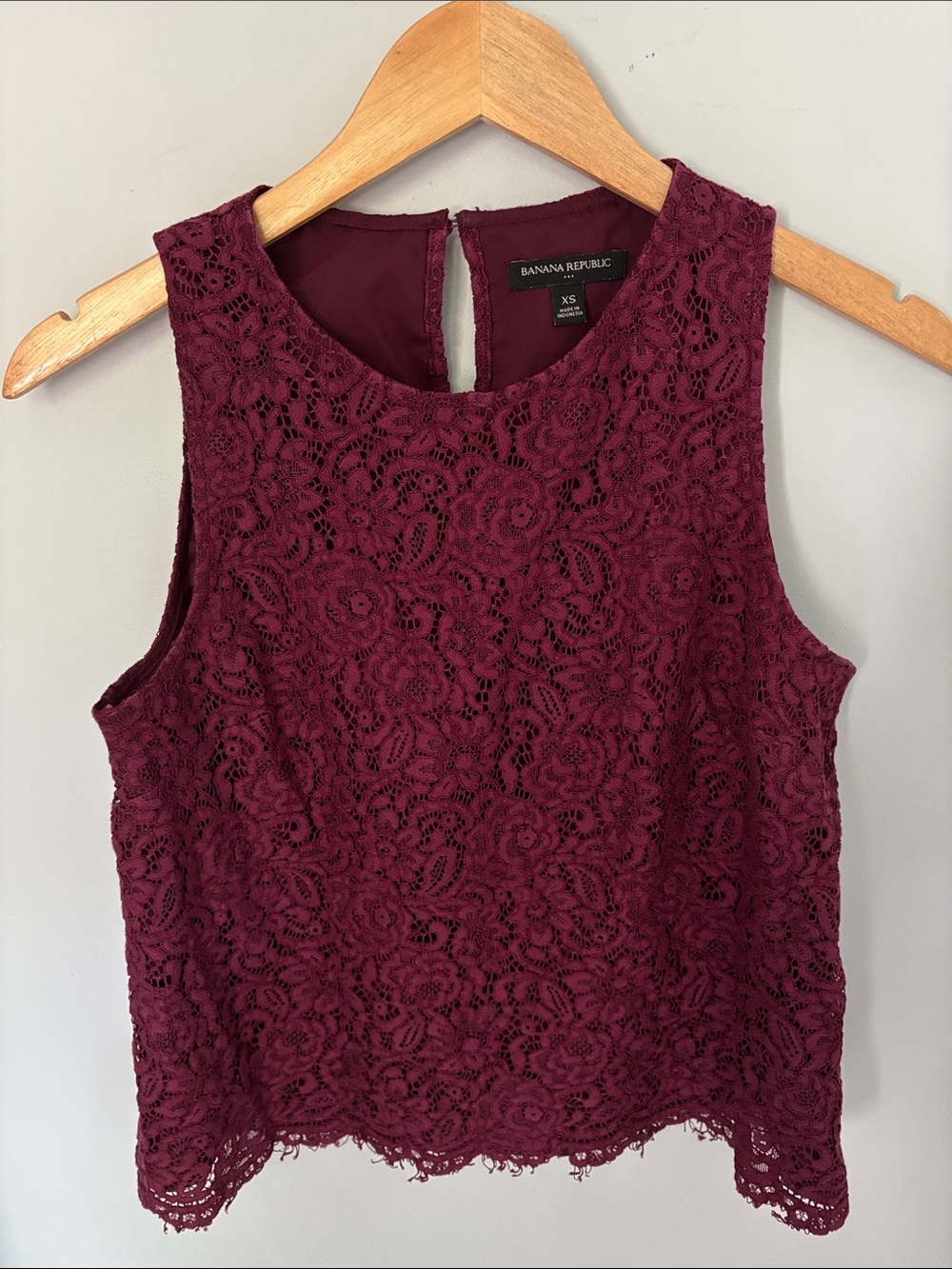 Banana Republic Lace Sleeveless Top - Wine